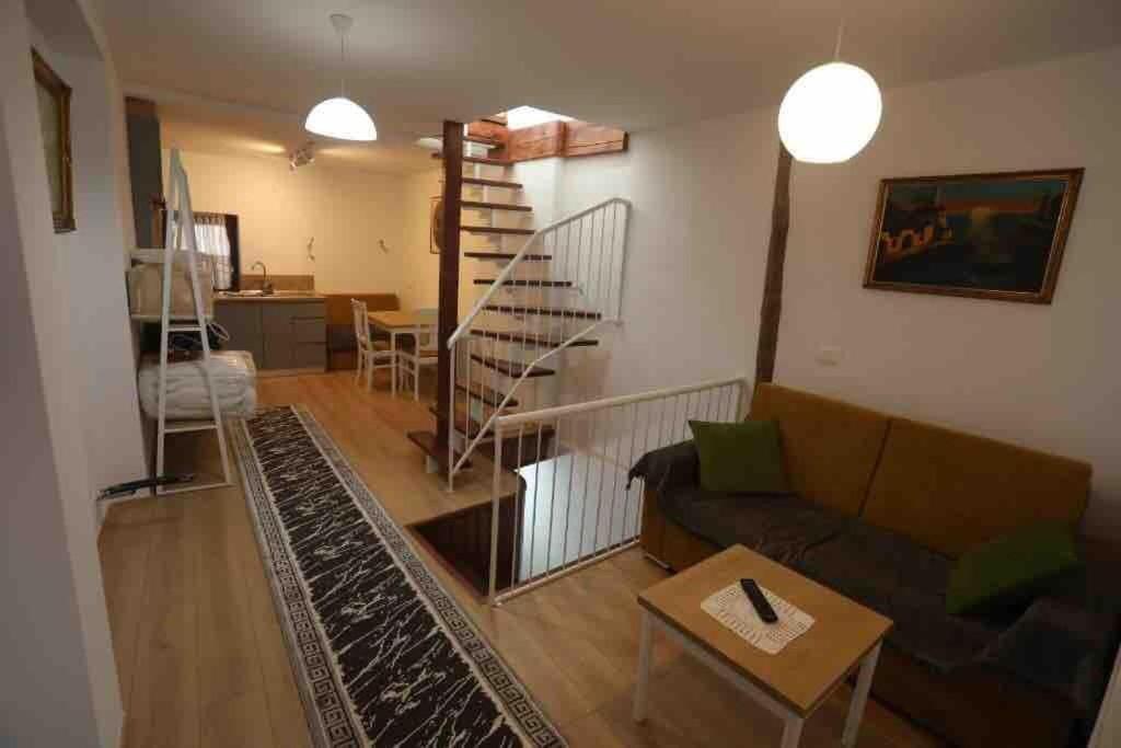 Ferienwohnung Charming House Pogradec Exterior foto